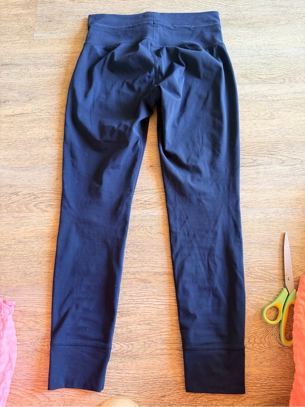 Vuori Daily Legging Navy  Drawstring Waist - Picture 4 of 6